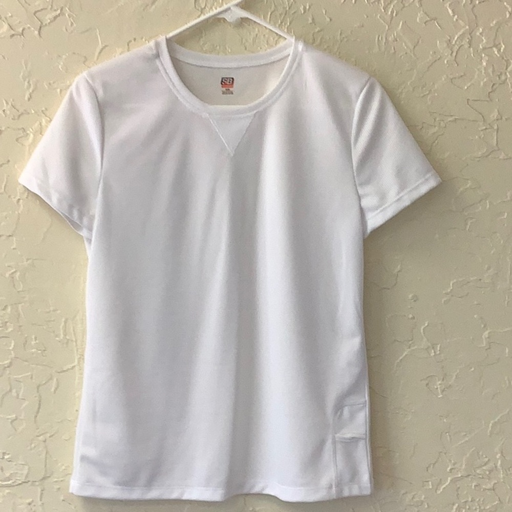 White sports tee.  Round neck and short sleeves